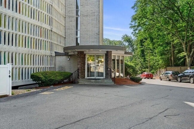 Building Photo - 200 Swanton St