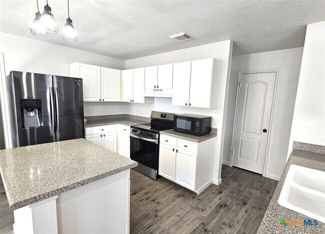 Building Photo - 1648 Dogwood Ln