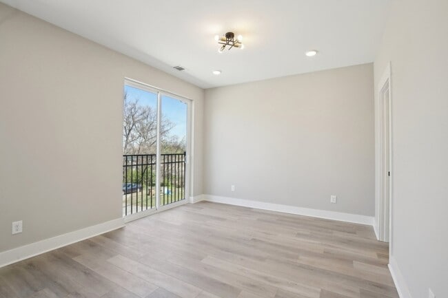 Building Photo - 341 Archwood Dr