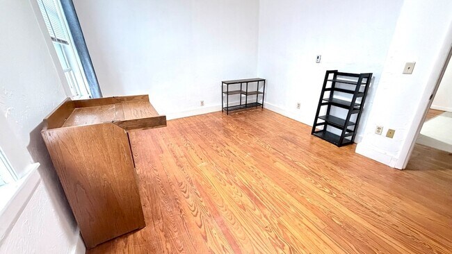 Building Photo - 25 W Fifth St