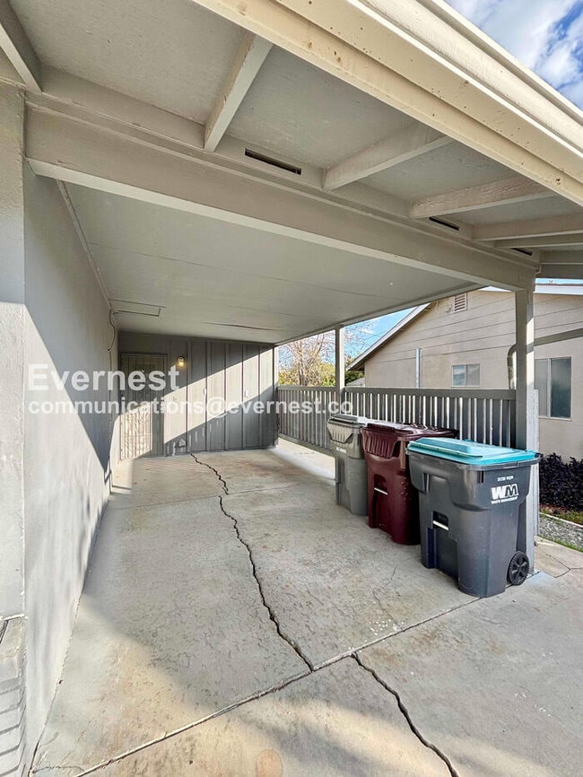 Building Photo - 28848 Del Monte Dr