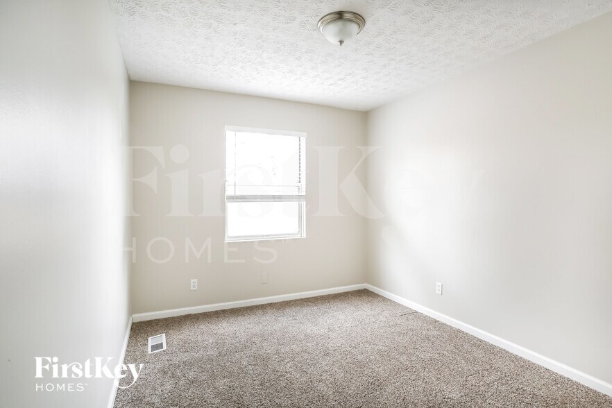 Building Photo - 560 Corral Gate Ct