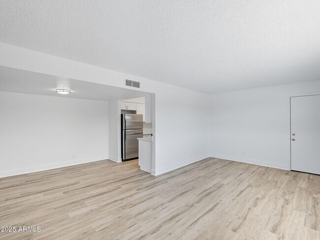 Building Photo - 4740 E Moreland St