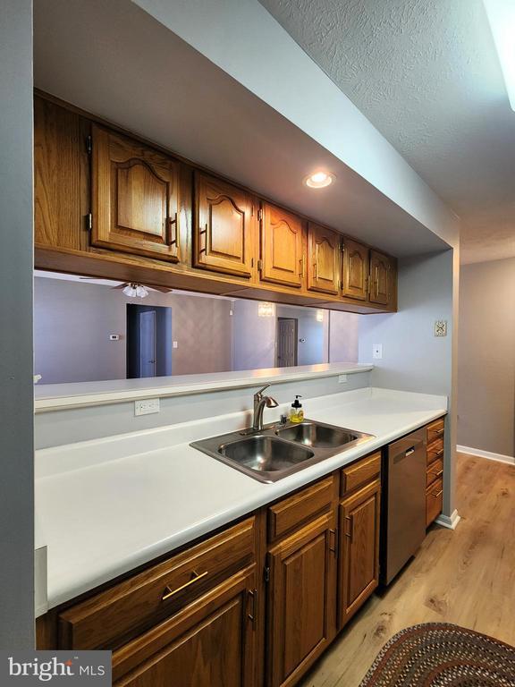 Building Photo - 16 Laurel Path Ct