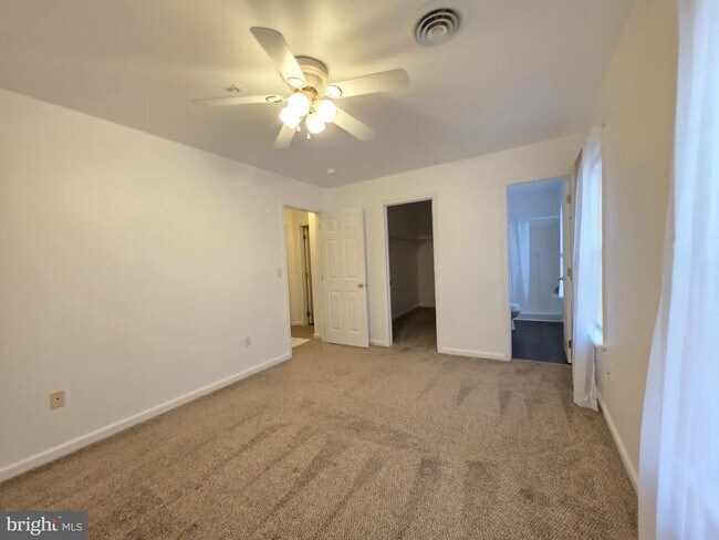 Building Photo - 1011 Granite Ct