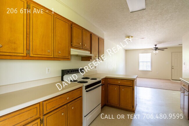 Building Photo - 206 6th Ave