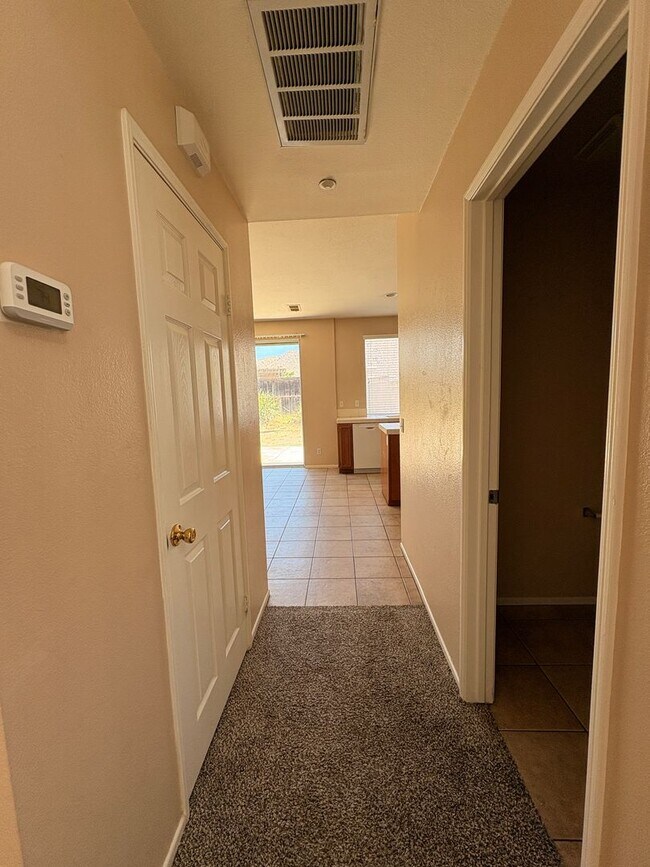 Building Photo - 4 Bed, 2.5 Bath in Riverside!
