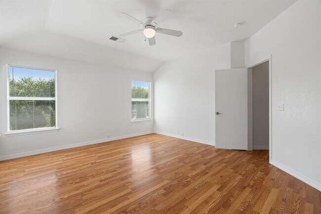 Building Photo - 905 Rocking Spur Cove