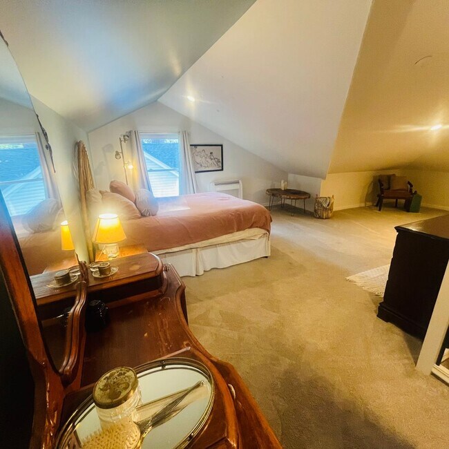 Building Photo - The West Jefferson — Furnished comfort in the heart of Mid-Town.