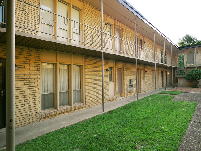 Building Photo - University Crossings