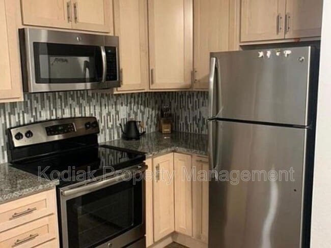 Building Photo - 1044 E 400 S