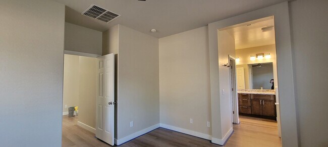 Building Photo - Unbelievable 3 bedroom 2 bath home in Peca...