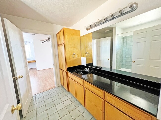 Building Photo - 101 Capt Lee