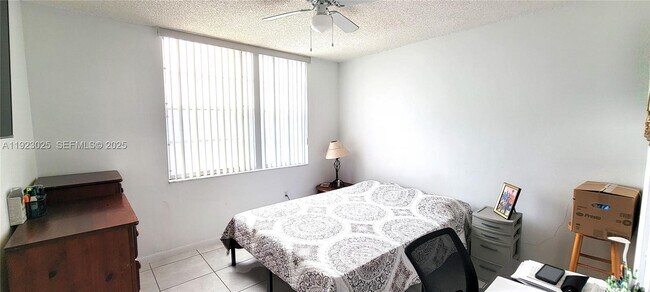 Building Photo - 9310 Fontainebleau Blvd