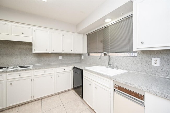 Building Photo - 7702 Quail Meadow Dr