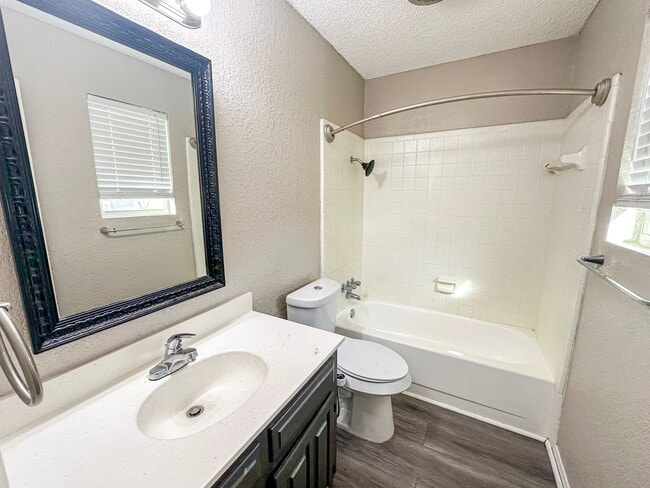 Building Photo - 3 Bedroom House in Hewitt - Midway ISD