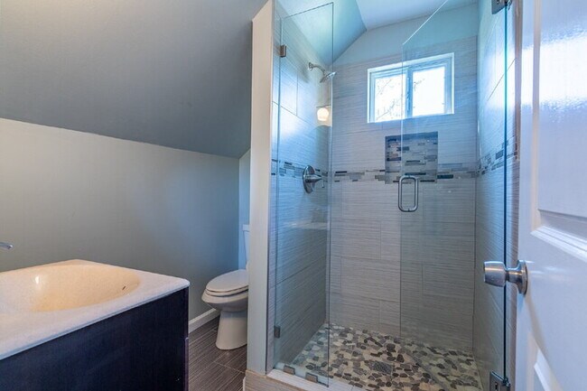 Building Photo - 3265 N Fulton Ave