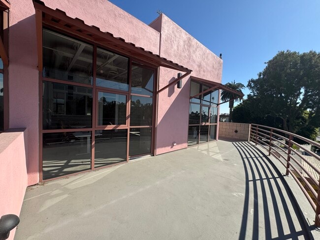 DECK 304 - 2110 Main St