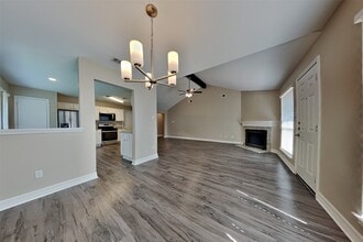 Building Photo - 2402 Pine Cone Dr