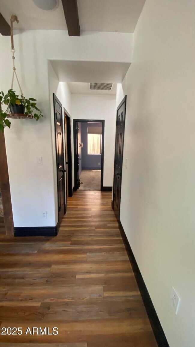 Building Photo - 39519 N White Tail Ln