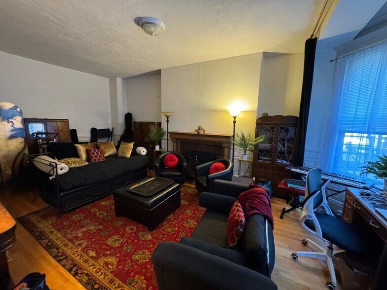 Primary Photo - 481 Beacon St