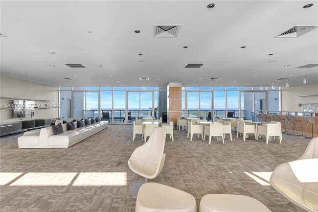 Building Photo - 1331 Brickell Bay Dr
