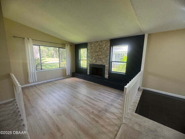 Building Photo - 1917 Goldenrod Way