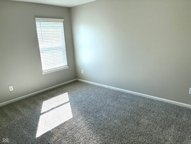 Building Photo - 5761 Cantigny Way S