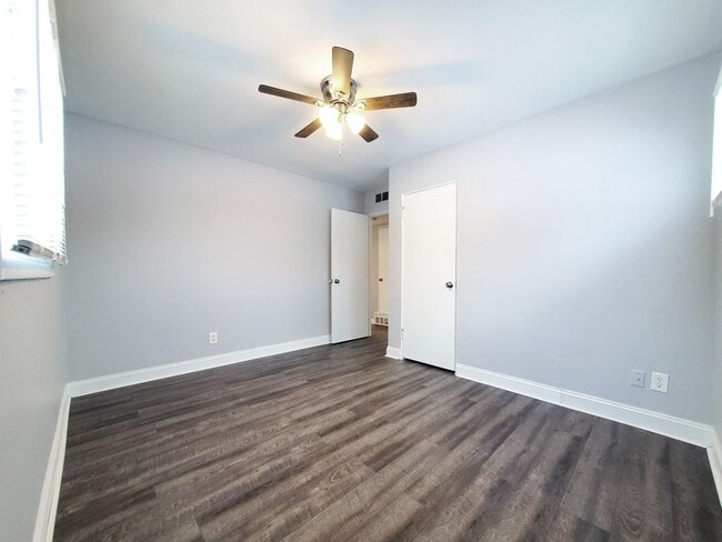 Building Photo - 3 Bed- 2 Full Bath Ranch for Rent | Newly ...