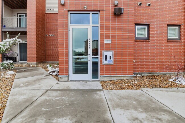 Building Photo - $1,490.95, 2-bed, 2-bath condo located in Aurora.
