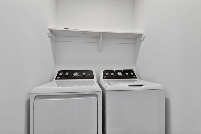 Building Photo - Spacious New Build in Quiet Silver Spring - Available Now