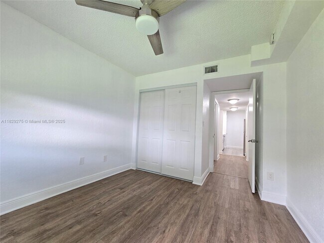 Building Photo - 2890 N Oakland Forest Dr