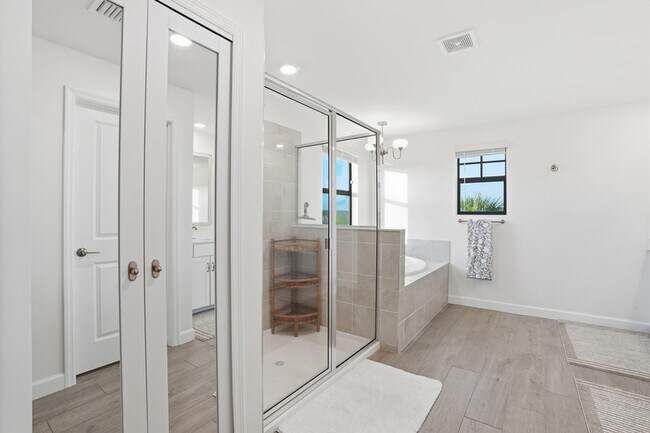 Building Photo - 18579 Ives Dr