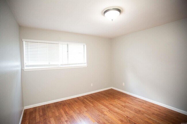 Building Photo - 12100 Rainwood Rd