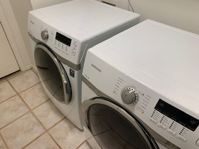 Building Photo - 3 Bedroom in East Mesa