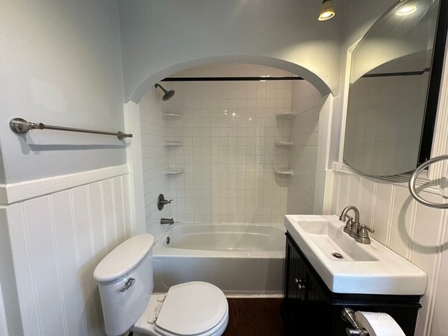 Building Photo - Adorable Three Bedroom Home with Central Air!