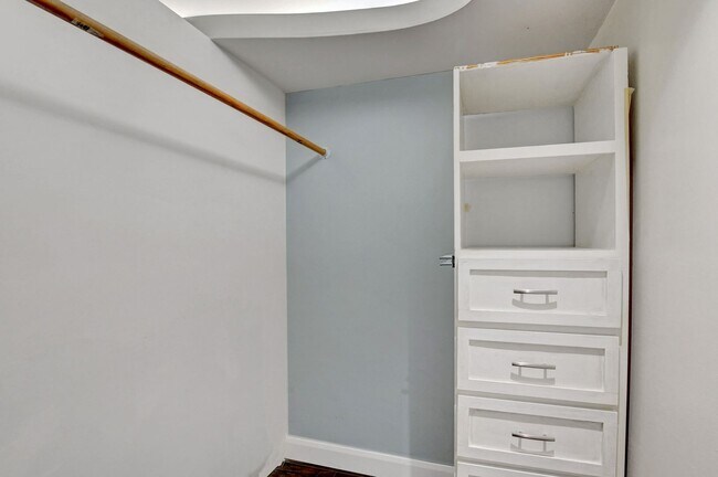 Building Photo - UNIQUE SINGLE FAMILY HOME! - No HOA, Car Lift, RV Parking and Nice Backyard