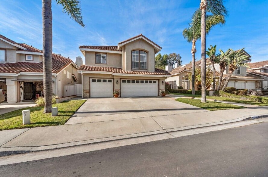 Building Photo - 2004 Via Solona