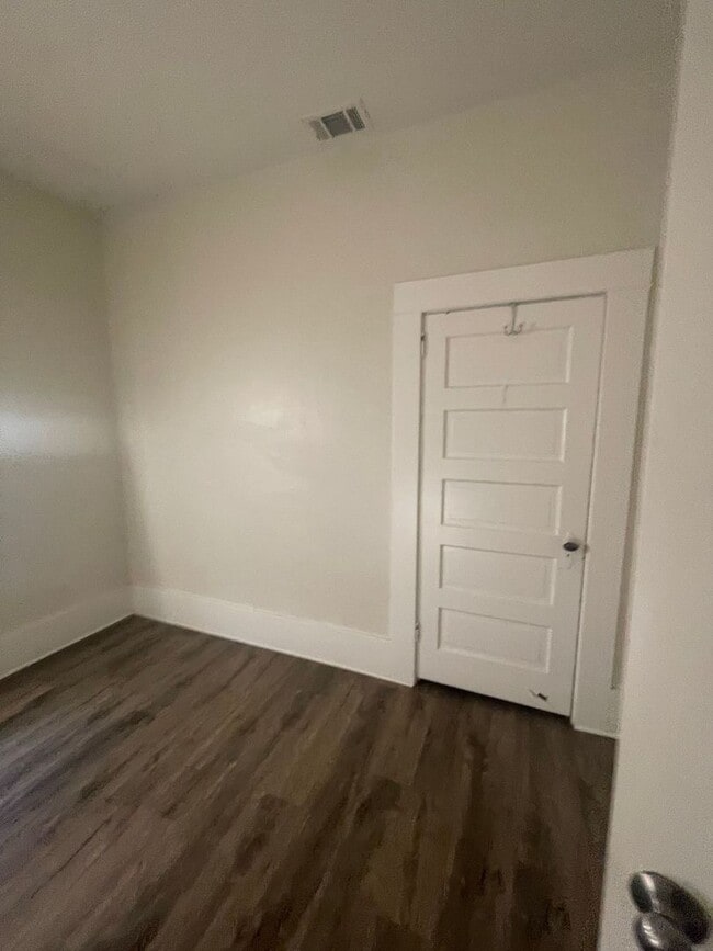 Building Photo - 728 W 3rd St