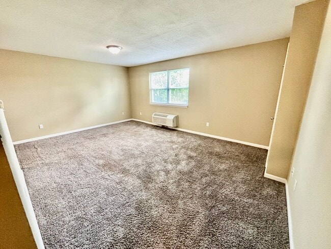 Primary Photo - Move in now and pay NO RENT for the rest o...