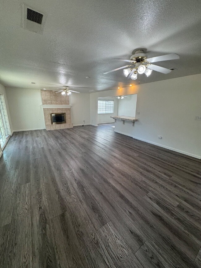 Building Photo - MOVE IN SPECIAL $500 off the rent for the ...