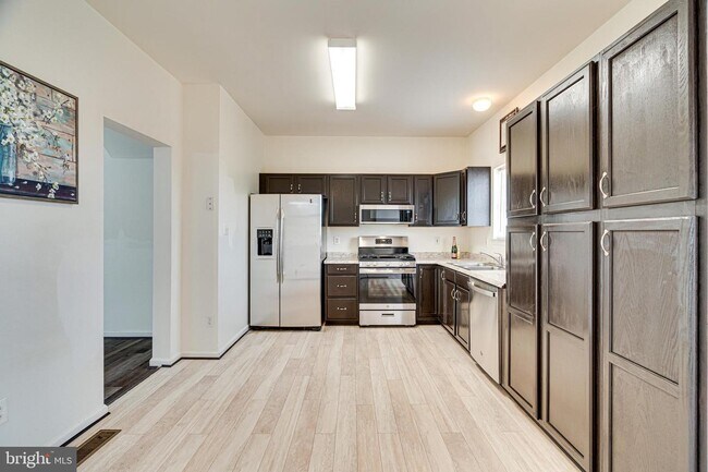 Building Photo - 417 Sparkleberry Terrace NE