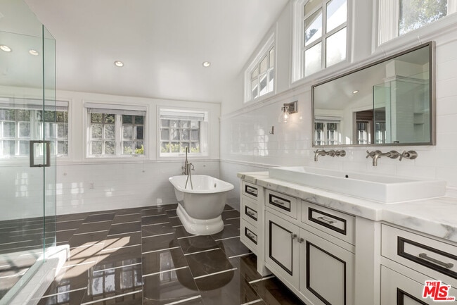 Building Photo - 1277 N Norman Pl