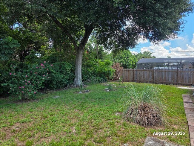 Building Photo - 834 Amidon St