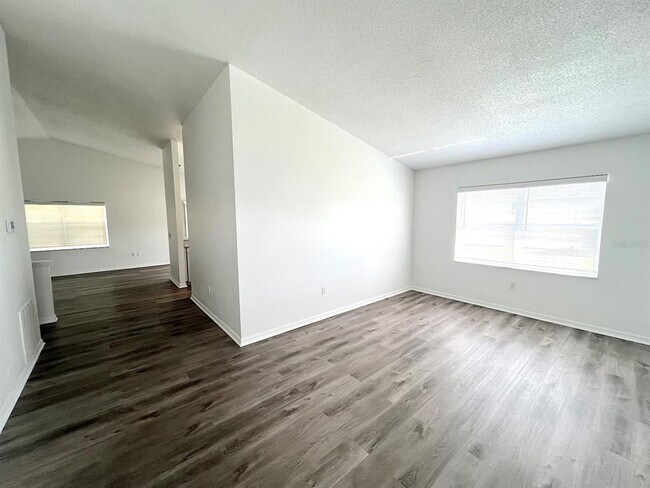 Building Photo - 113 Eastwood Dr