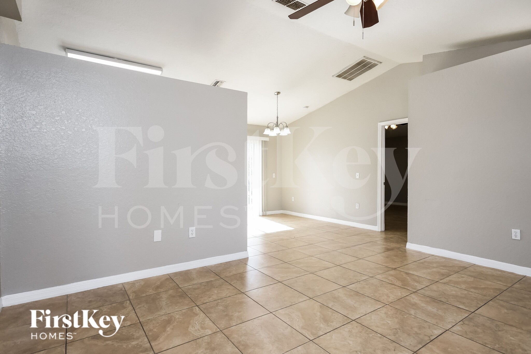 Building Photo - 620 Robin Ln