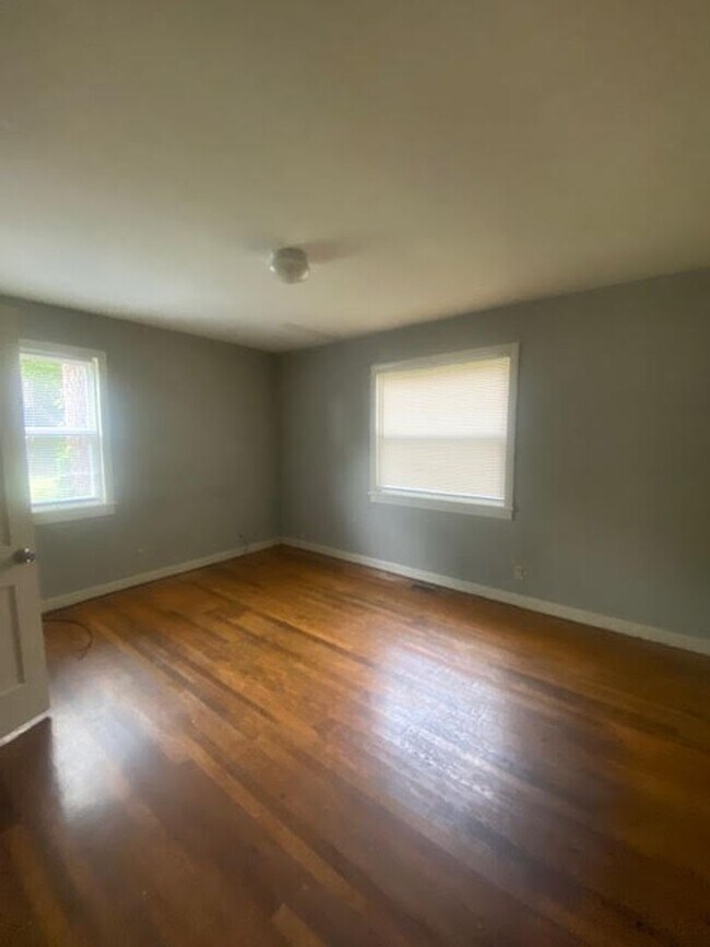 Building Photo - 601 Camp Cir