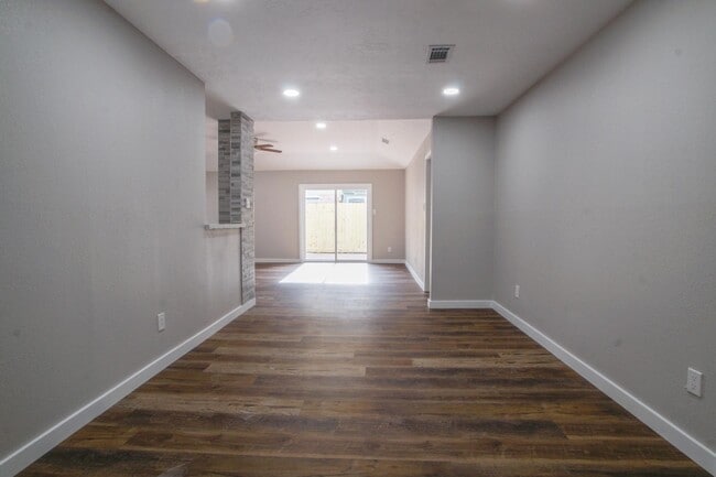 Building Photo - 4131 Lufborough Dr