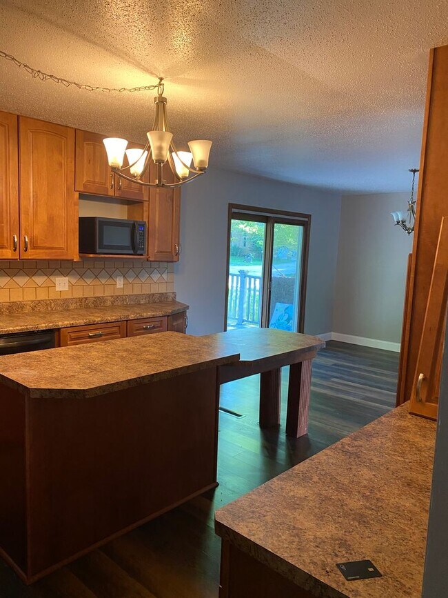 Building Photo - West side location 4br 2.5bth Finished Basement 2crg