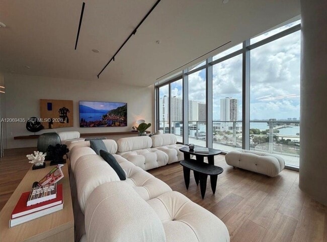 Building Photo - 1400 Biscayne Blvd